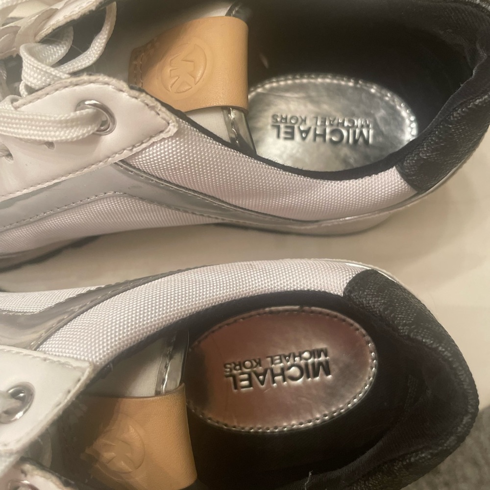 Like new Michael Kors sneakers - Picture 2 of 3